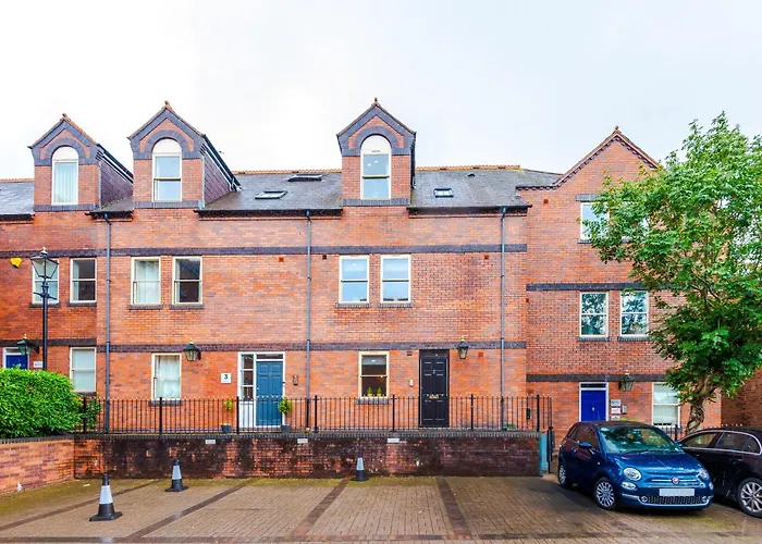 City Centre Apartment Free Parking And Luxury Finishes